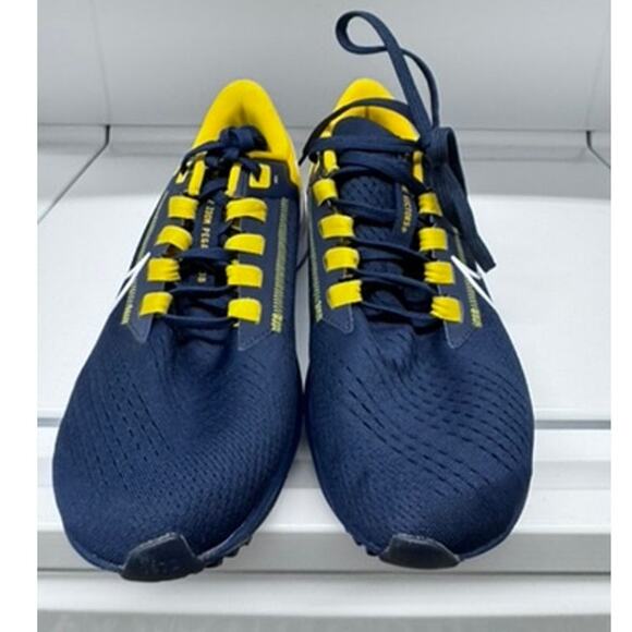 NEW!! "U OF M", Nike Air Zoom Pegasus 3,College, Team Spirit, Univercity, SZ 7.5 - Picture 1 of 16